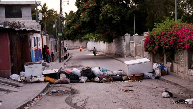 Suspected Haiti gang members set on fire as conflict spreads to capital suburb