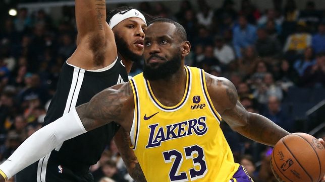 Rousing return: LeBron James back with triple-double as Lakers extend hot run