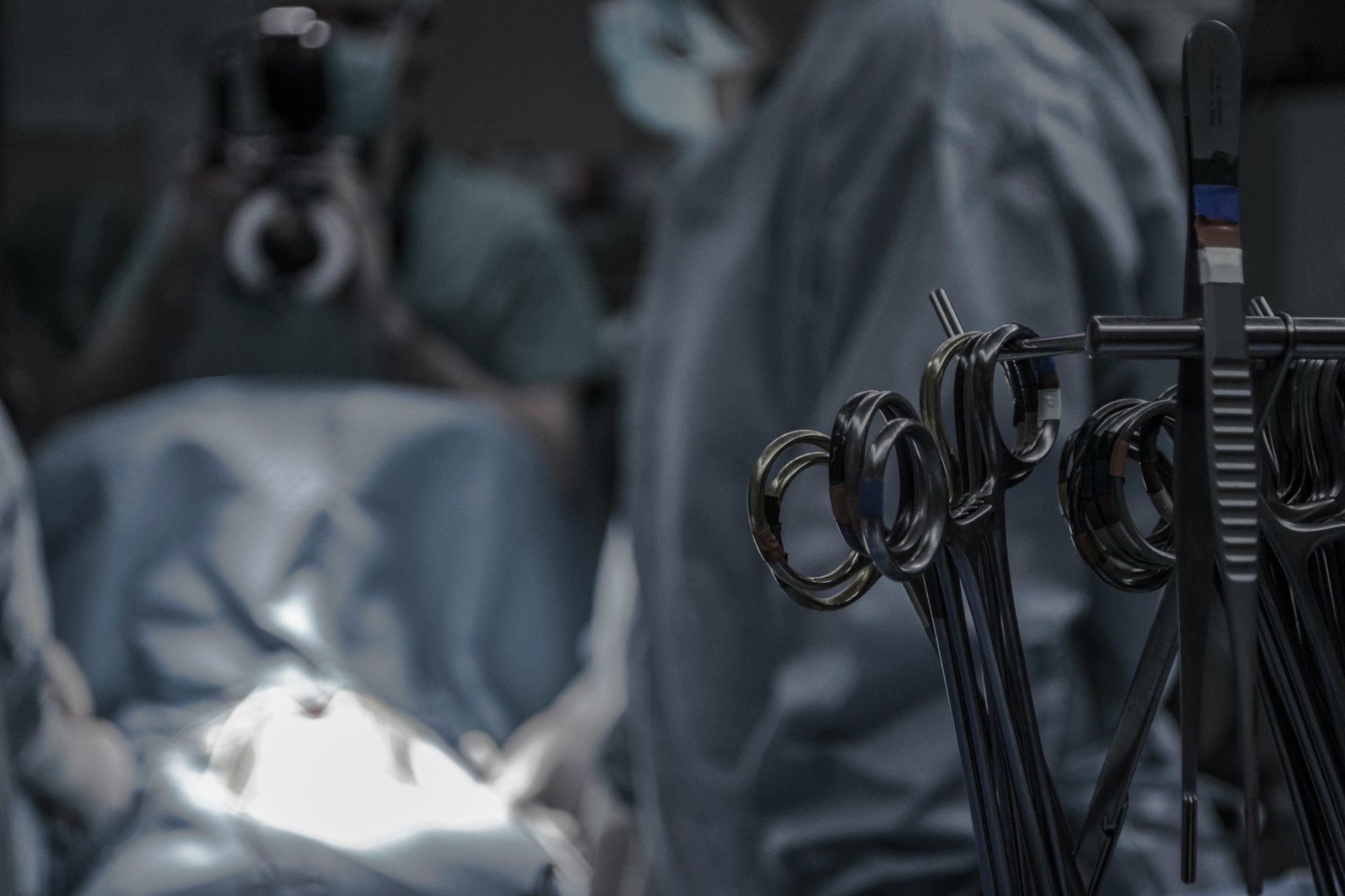 US surgeons perform first pig-to-human kidney transplant