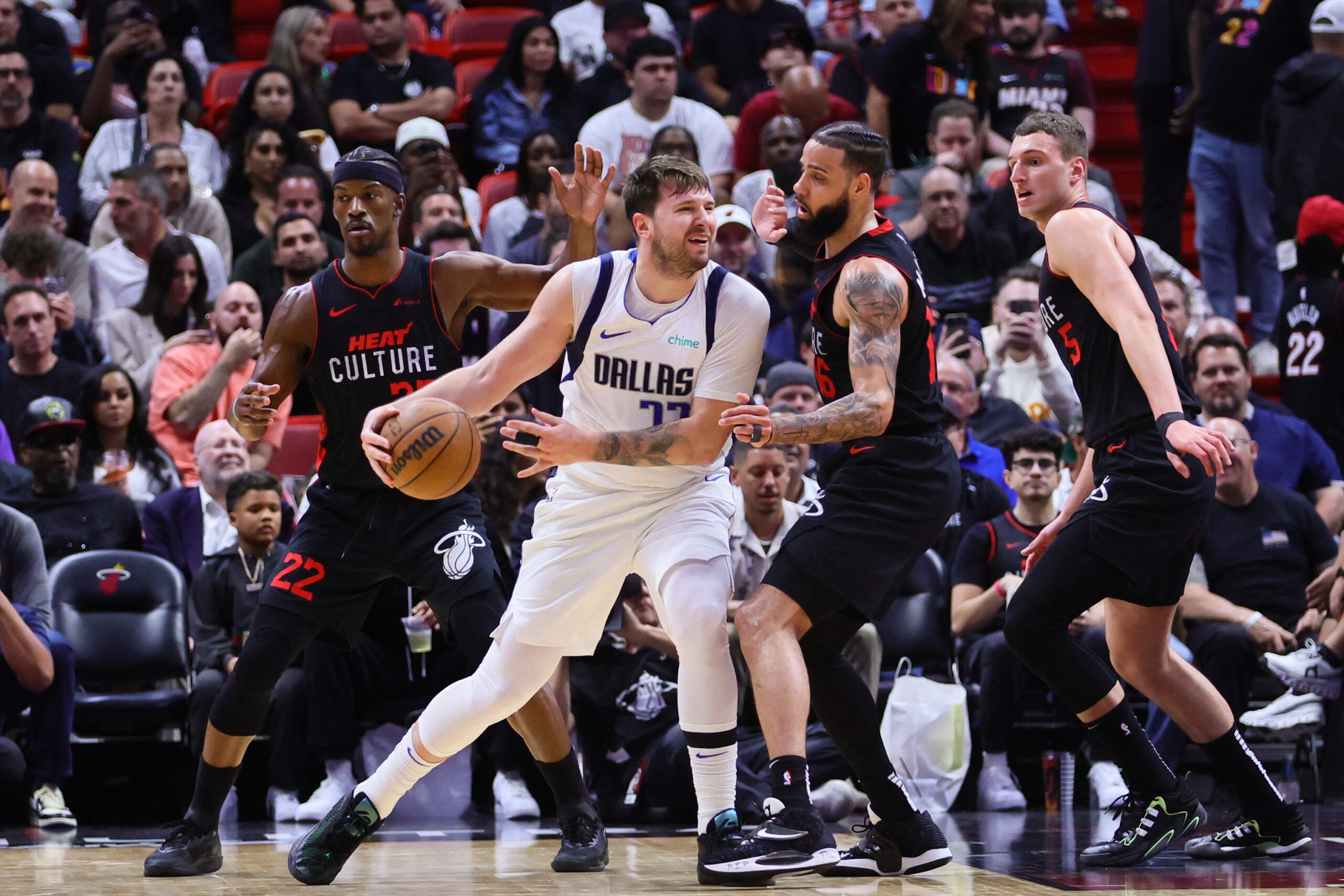 Doncic, Irving combine for 54 as streaking Mavericks drub cold Heat