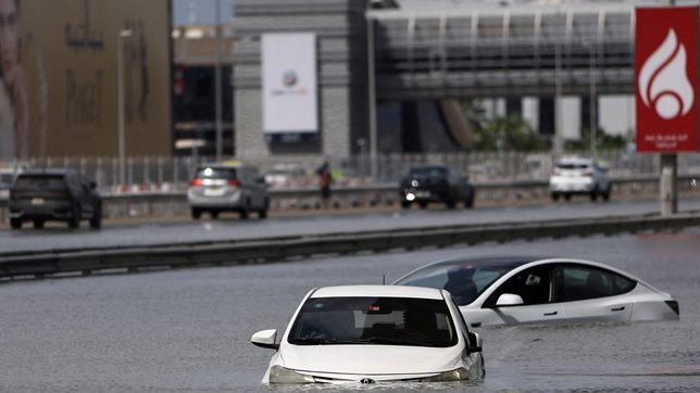 At least 3 Filipinos dead in UAE flooding