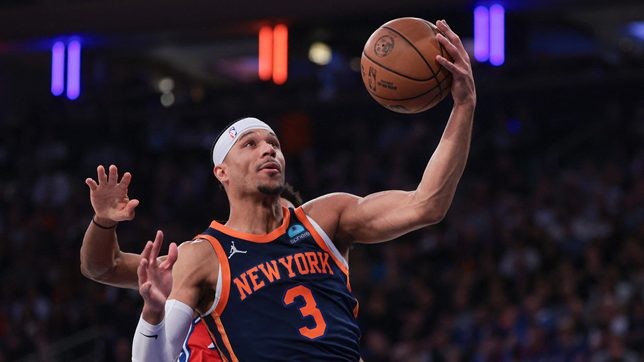 Knicks shock 76ers with last-minute comeback, go up 2-0 in NBA playoffs