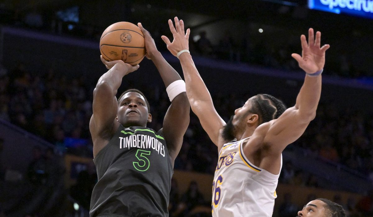 Timberwolves rise to No. 1 spot in West with win over shorthanded Lakers