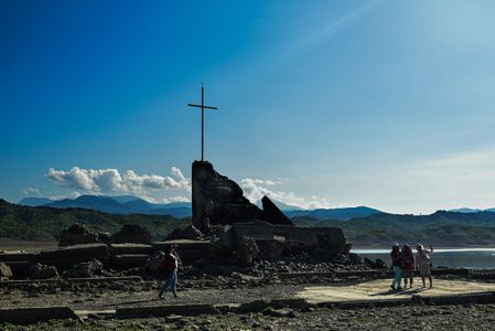 You can visit the old Pantabangan town in Nueva Ecija that reemerges amid droughts