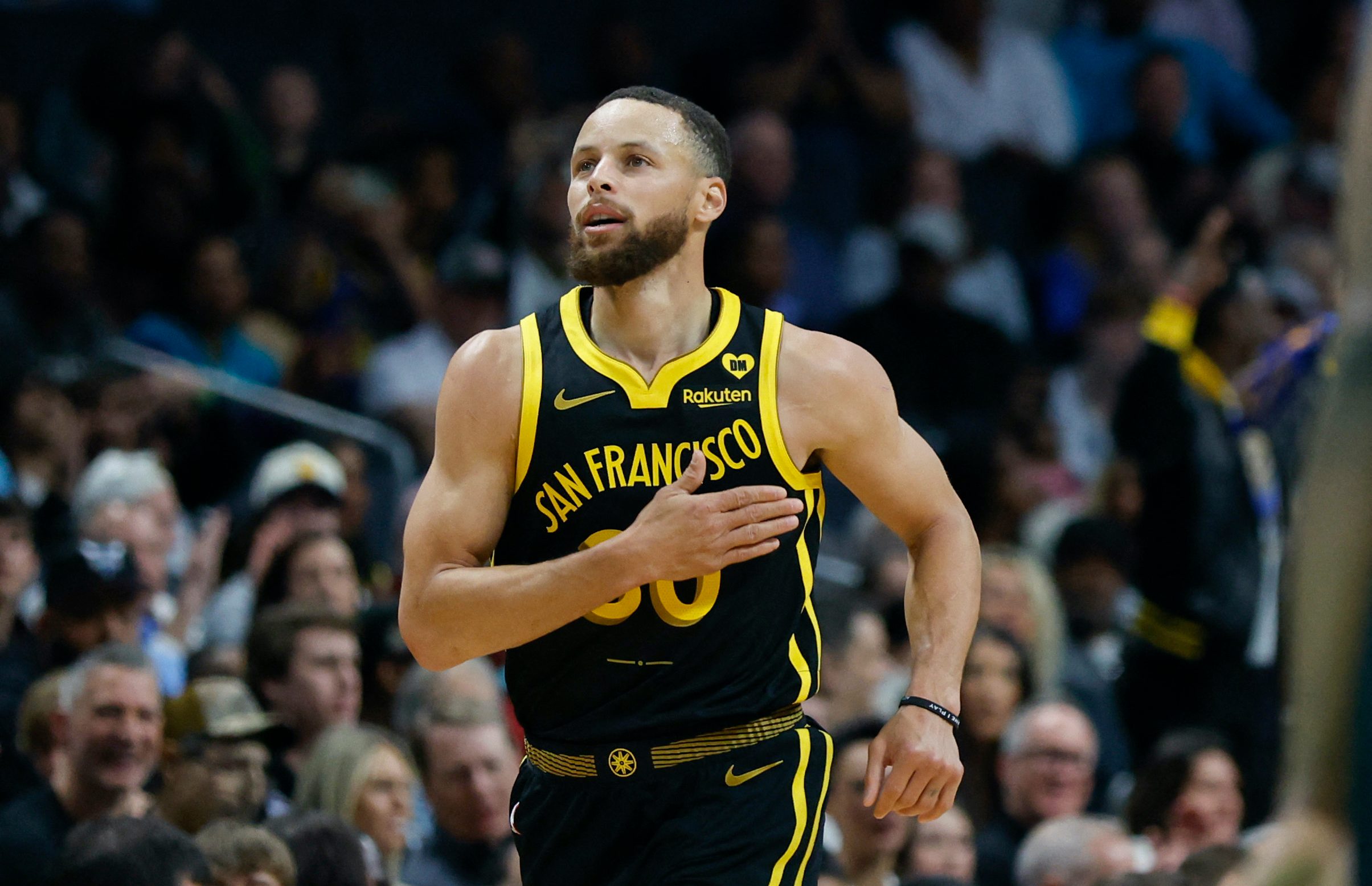 Stephen Curry named NBA Clutch Player of the Year
