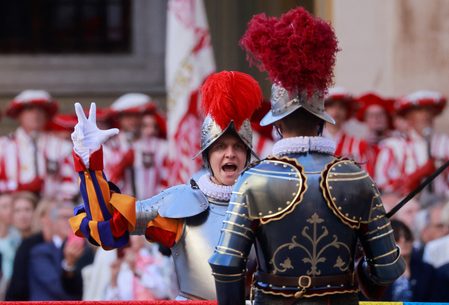 New members of elite Swiss Guard sworn in to protect the Pope