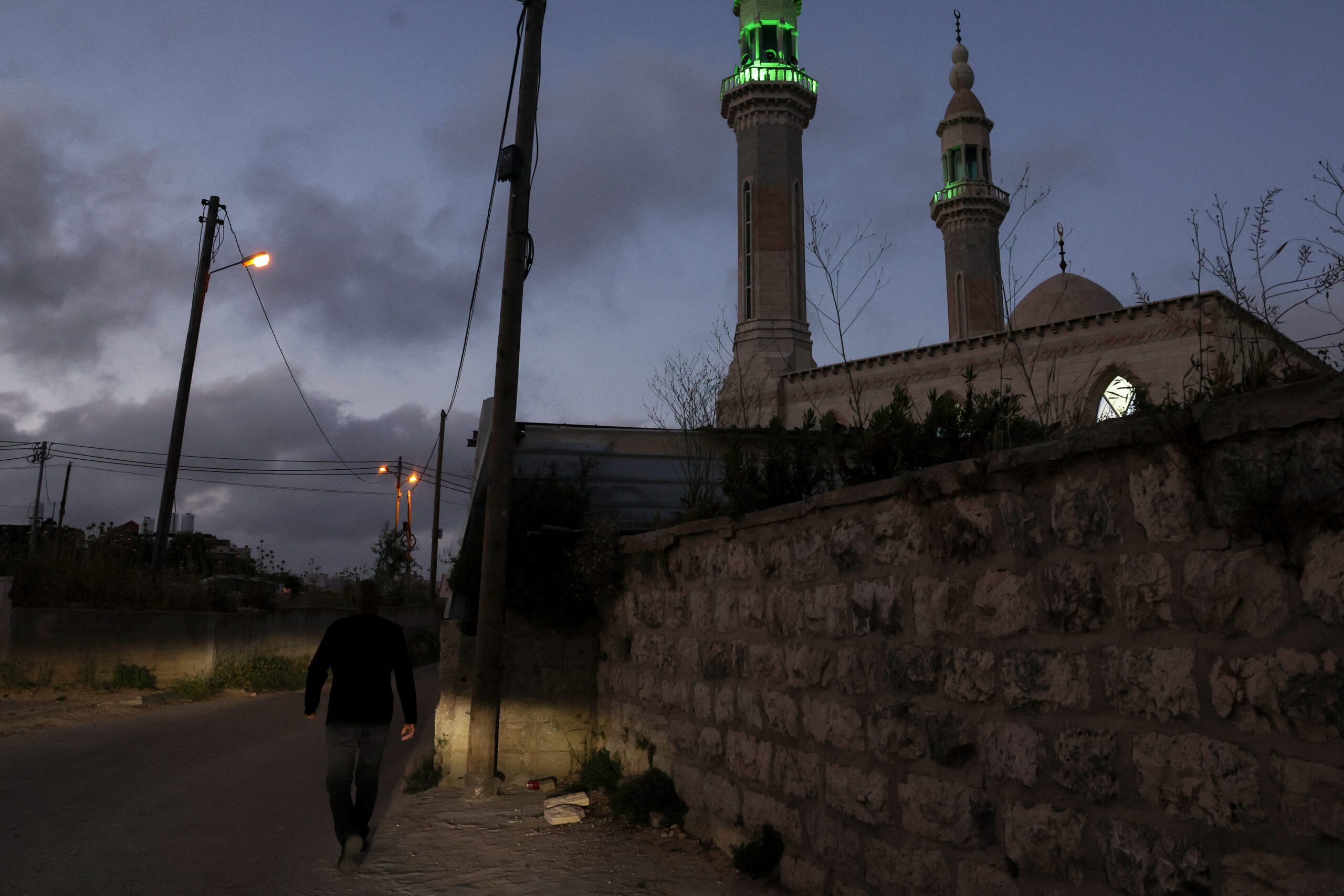 Hamas negotiators begin Gaza truce talks; CIA chief also present in Cairo