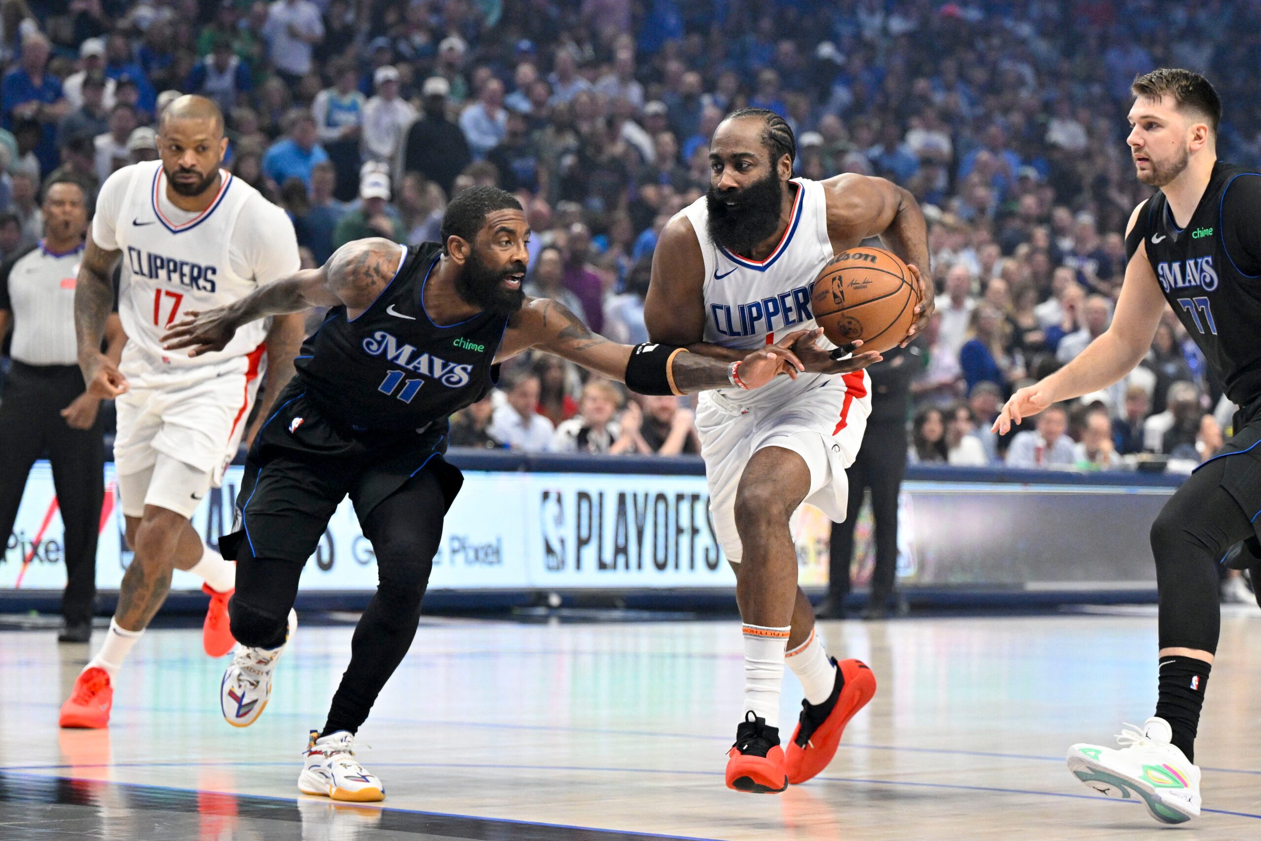 Kyrie Irving erupts for 28 in 2nd half; Mavericks blast Clippers out of contention