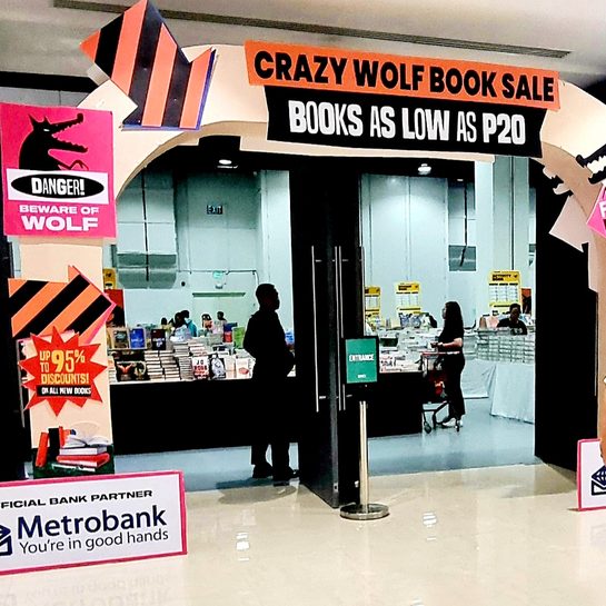 LOOK: Bookworms hunt for bargains at Big Bad Wolf sale in Angeles City