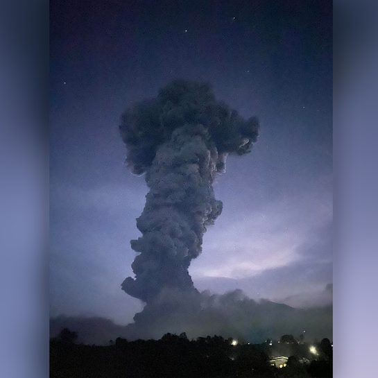 Kanlaon Volcano erupts, Alert Level 2 raised