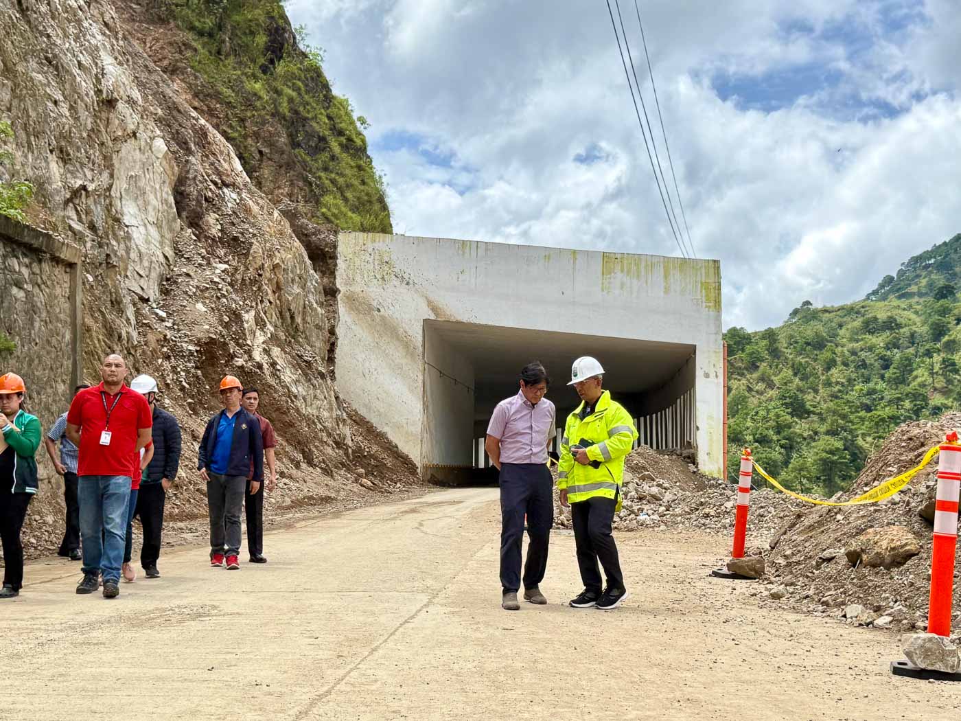 Sinampal ni Marcos si Kennon Road Rockshed, tinawag itong ‘Economic Sabotage’ Sinampal ni Marcos si Kennon Road Rockshed, tinawag itong ‘Economic Sabotage’