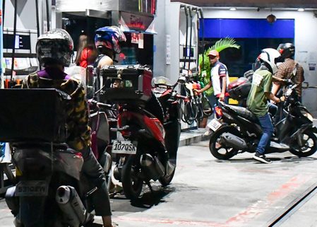 DOE sees ‘no signs’ oil prices will fall as excise tax relief goes on table