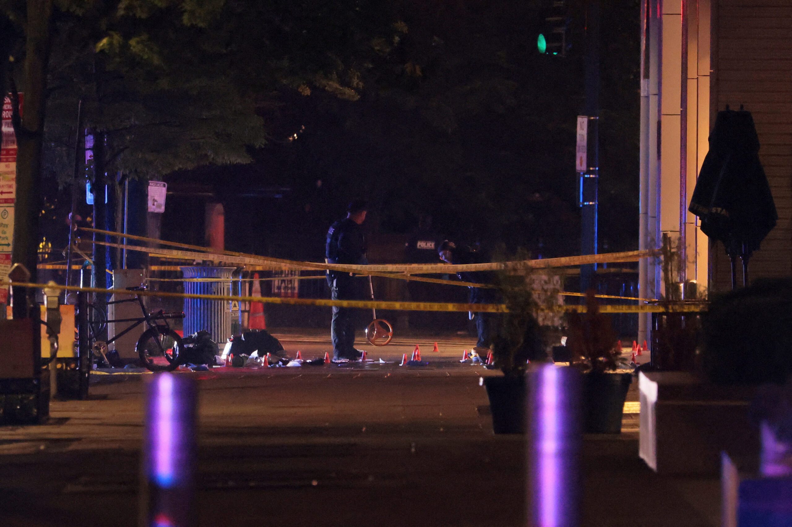 Suspect dies after trading gunfire with officers near White House, Secret Service says