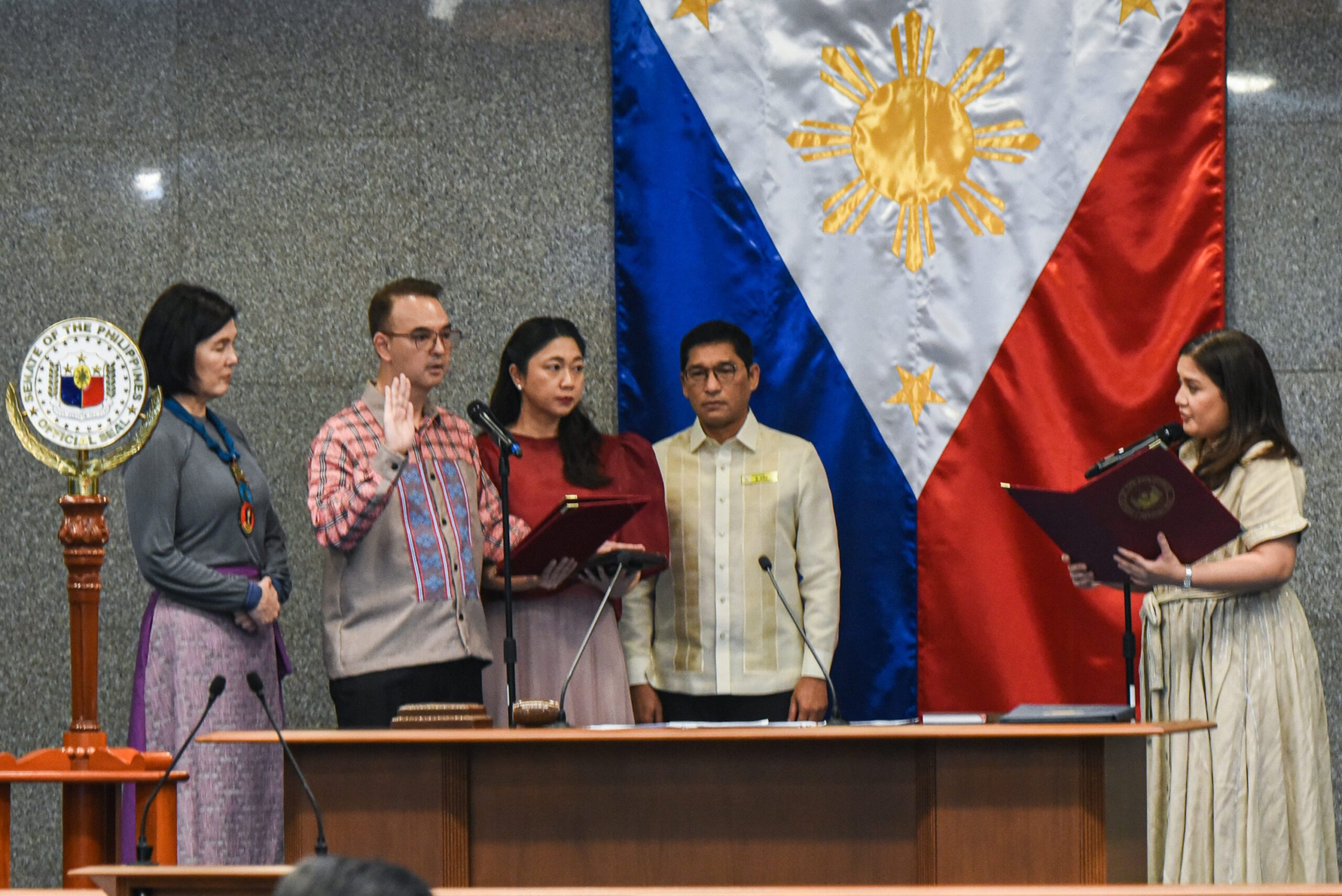 Senate elects Cayetano, ousts Sotto as President