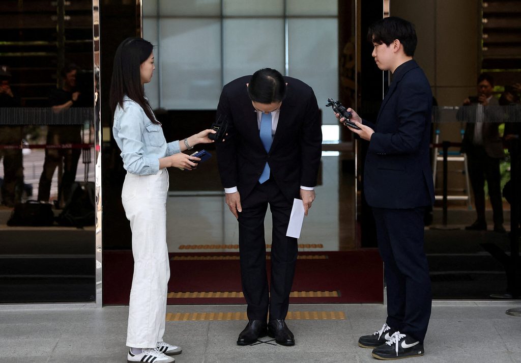 Samsung Electronics Chairman Jay Y. Lee bows as he apologises over Samsung's labour dispute in his first public comments on the issue, in Seoul