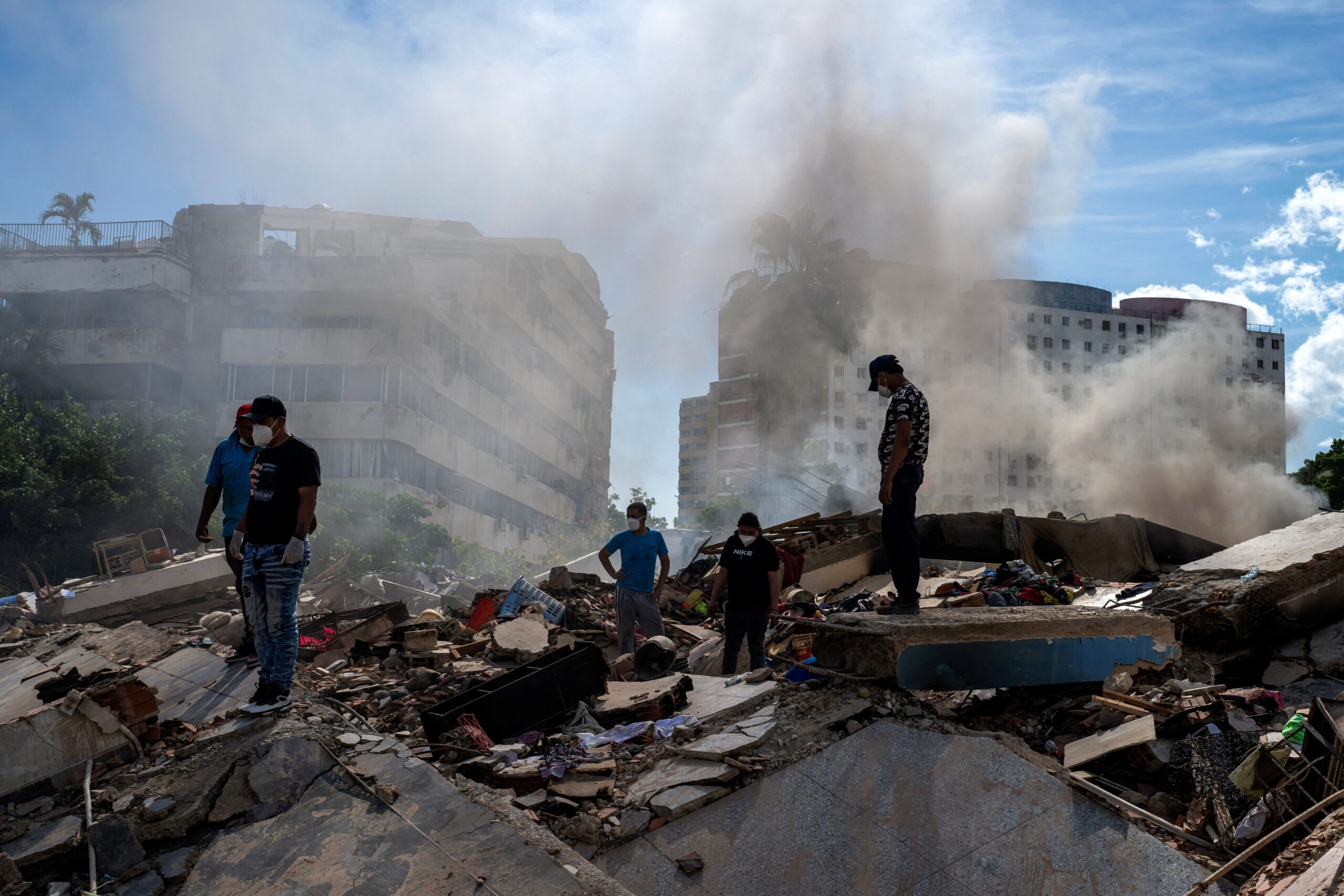 Venezuela quake death toll nears 1,500 as rescue work goes on