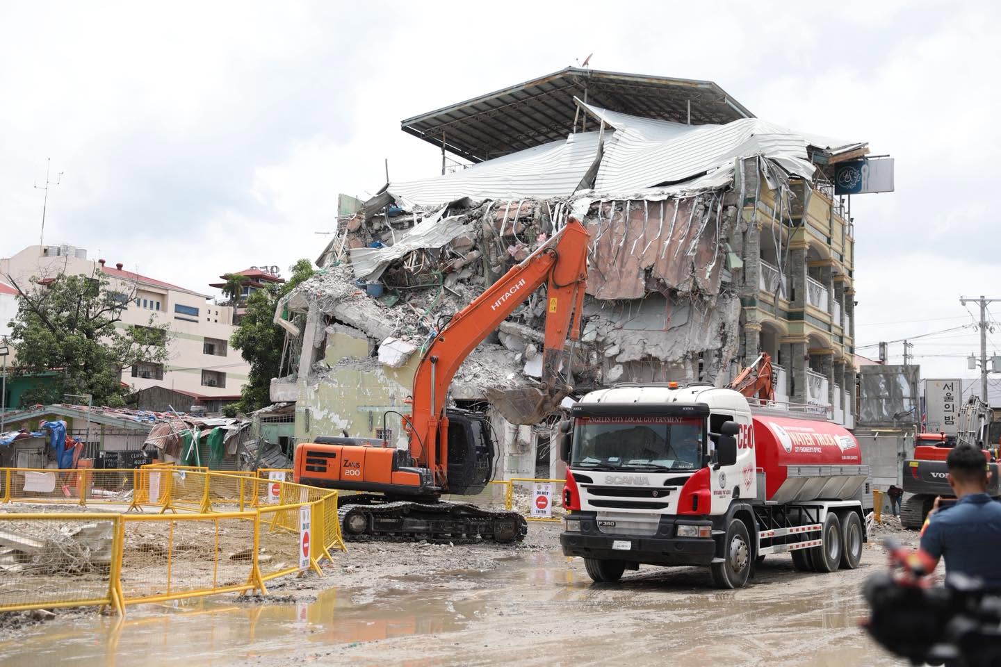Angeles response winds down 18 days after deadly building collapse