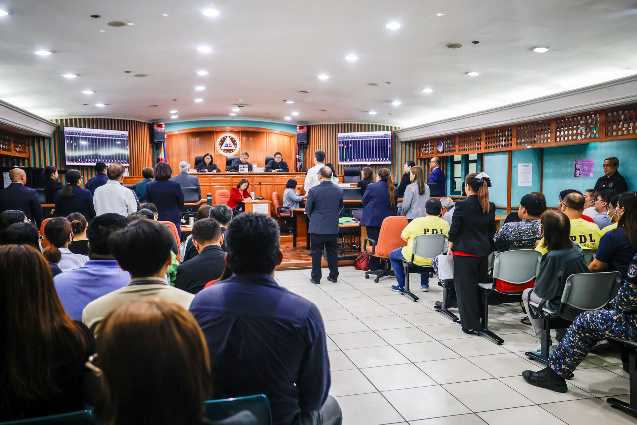 Le Sandiganbayan suspend 3 co-accusés d'Estrada dans une affaire de corruption