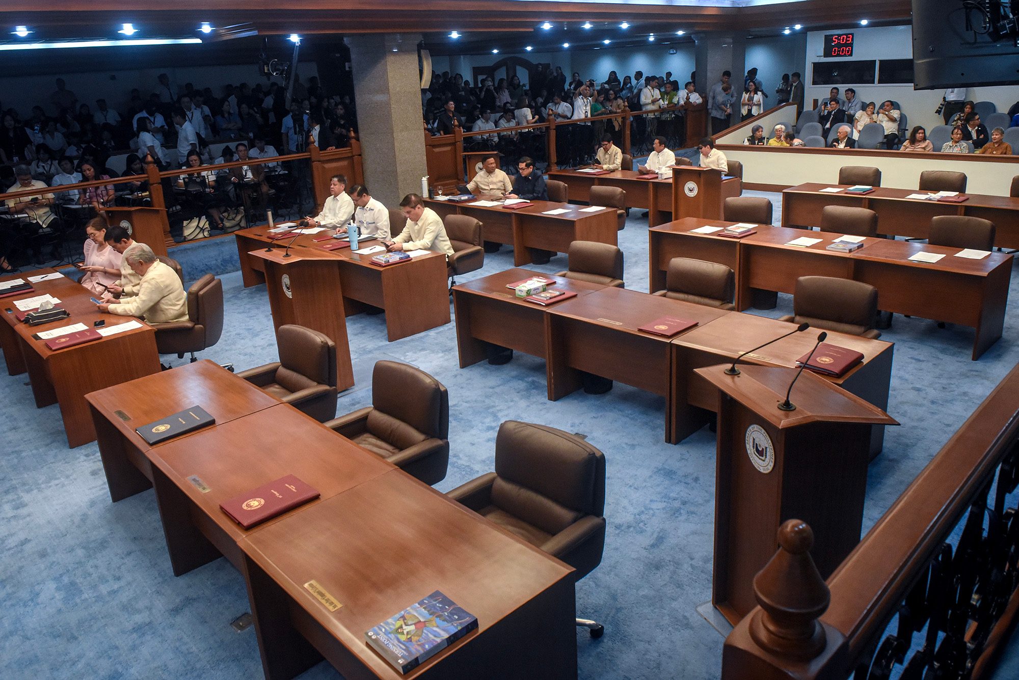 Paralyzed Senate: Majority no-shows at session after Estrada’s arrest