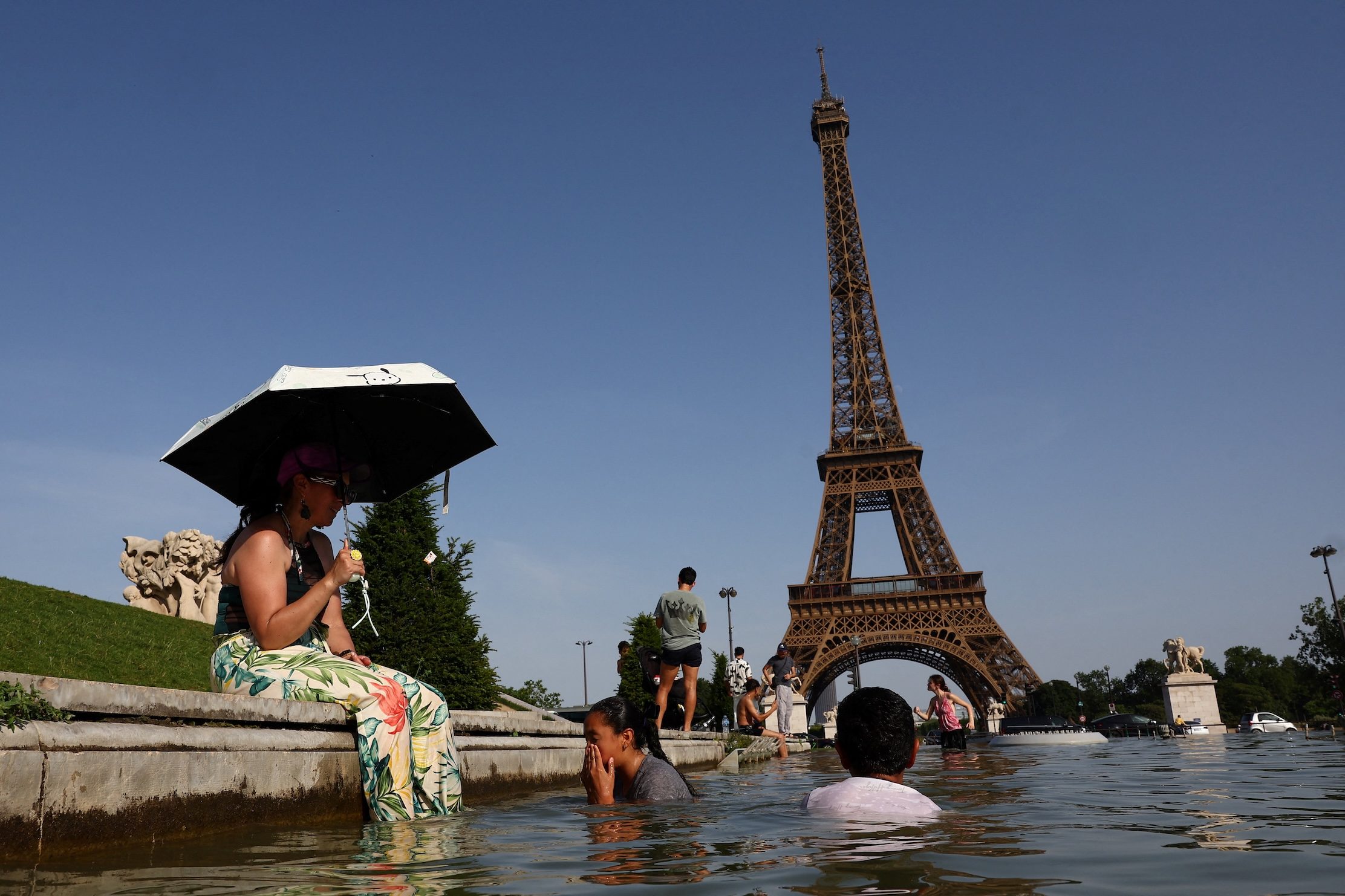 Heat wave sets records across Western Europe, killing dozens