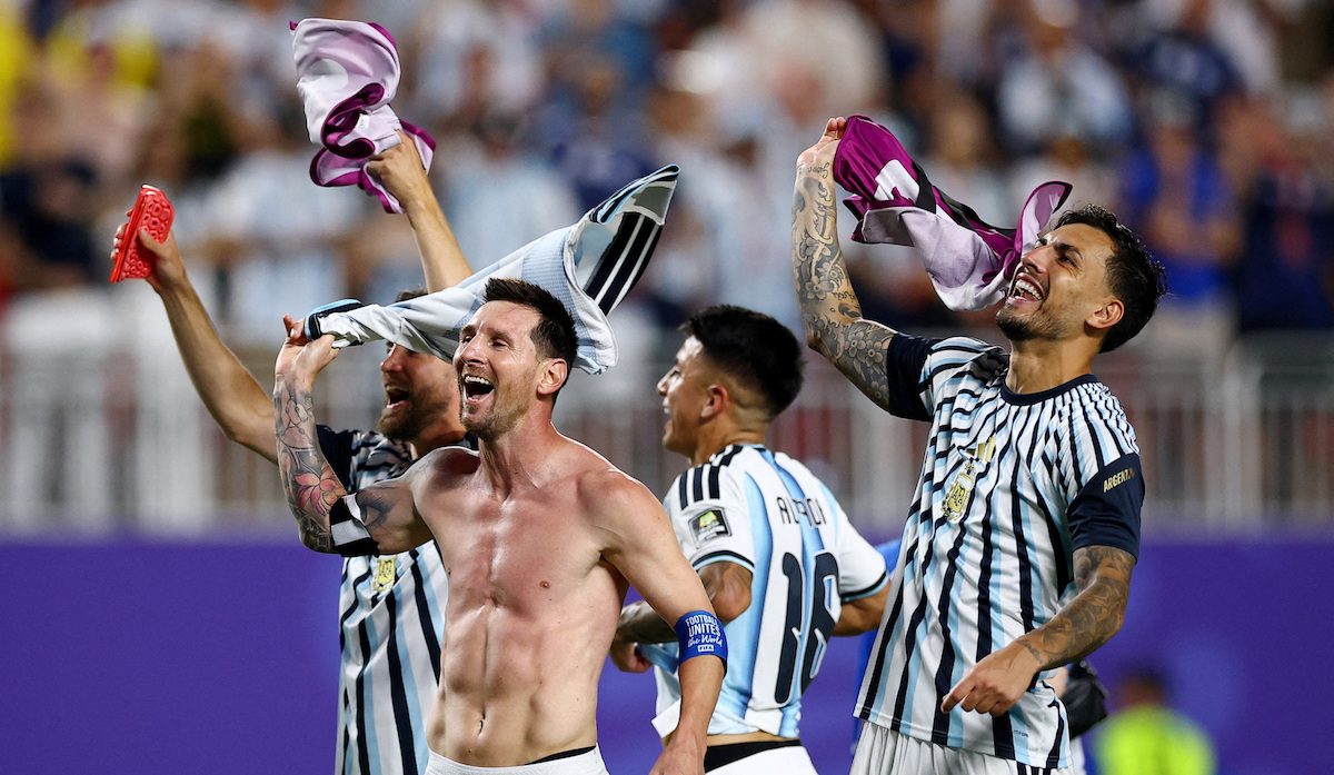 Argentina strikes late in extra time to sink 10-man Switzerland, reach FIFA World Cup semis