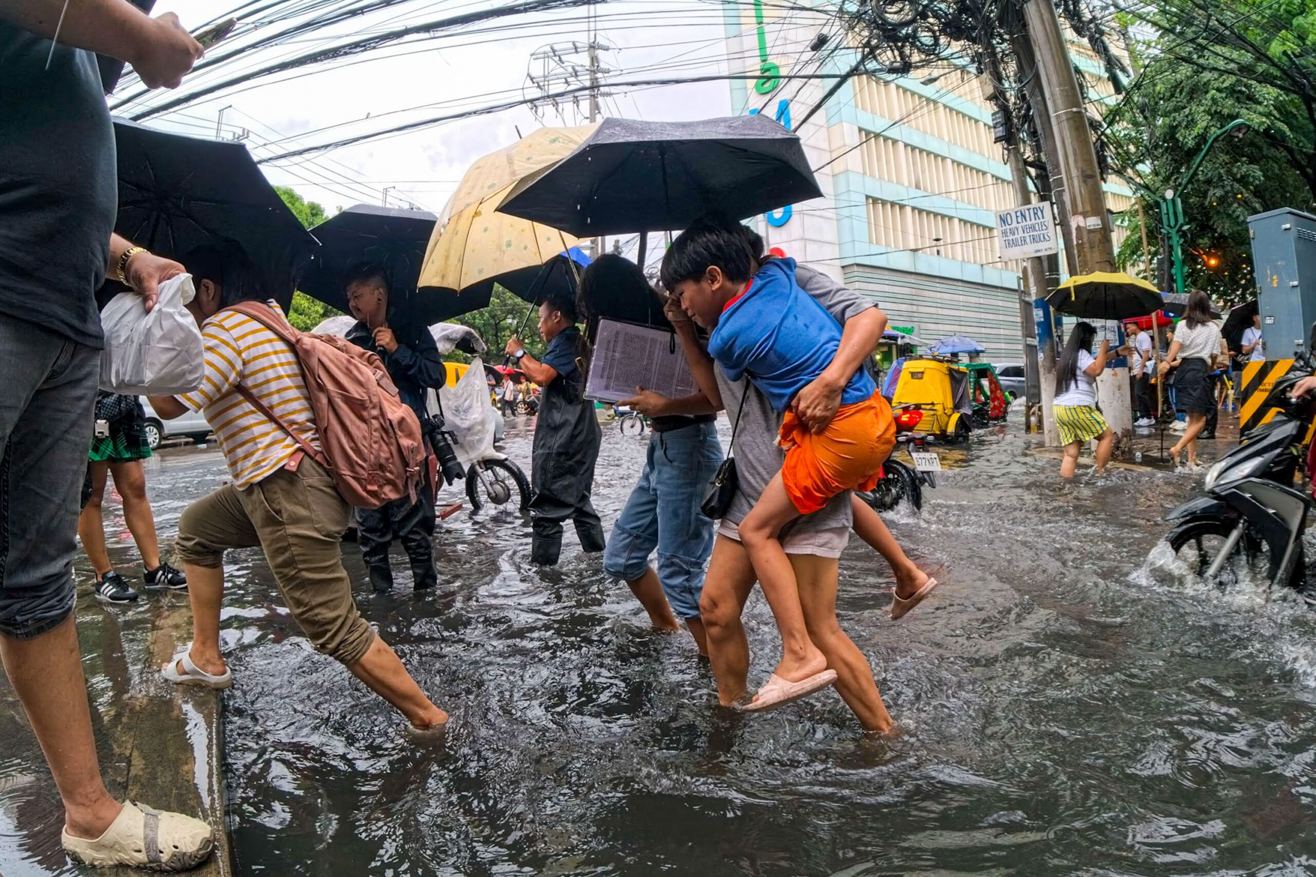 Flooding in Manila due to southwest monsoon