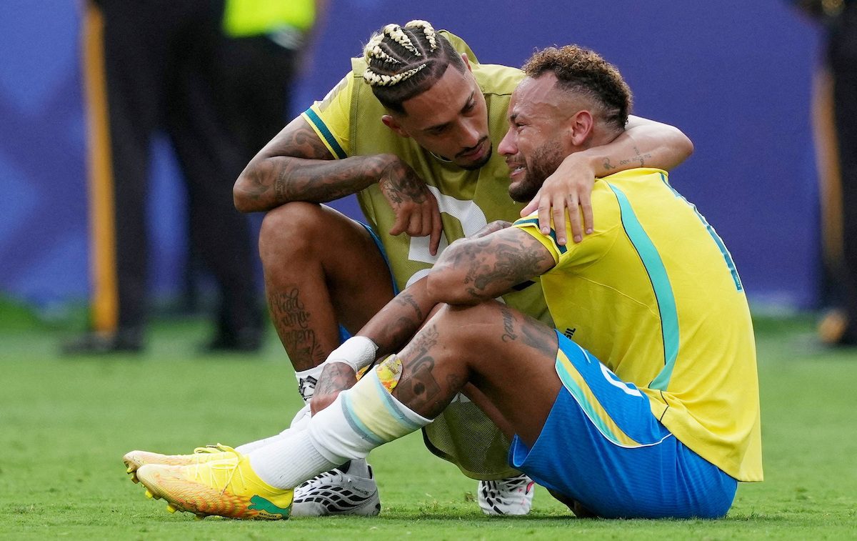 Neymar déclare sa carrière avec le Brésil « terminée » après l'élimination de la Coupe du Monde de la FIFA
