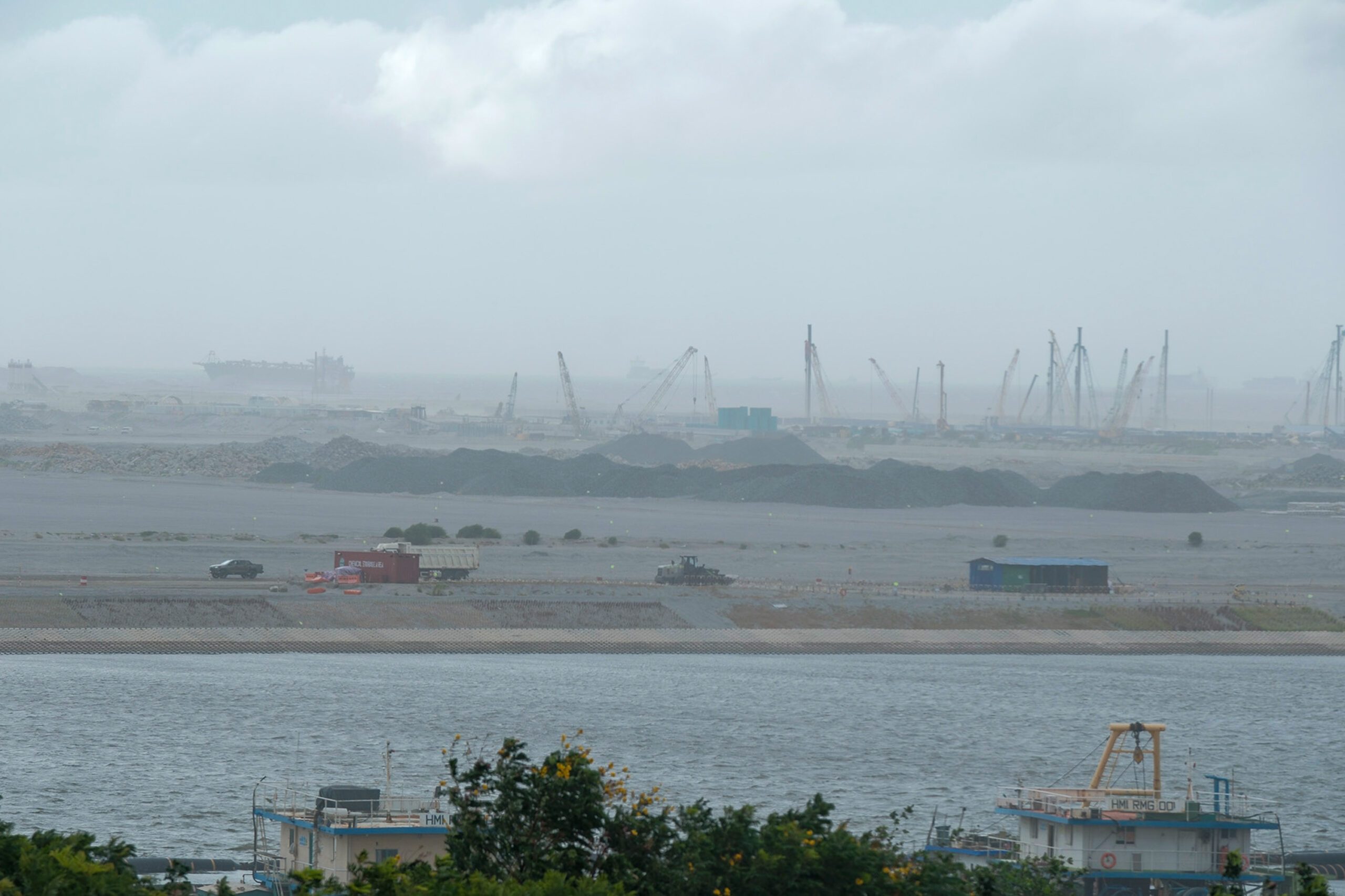Dust cloud at Manila reclamation area