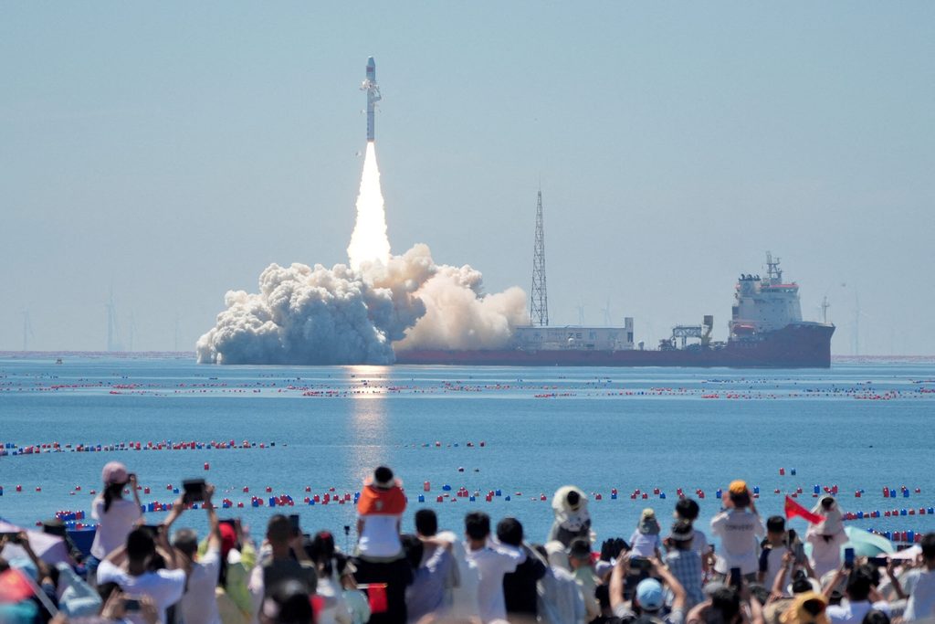 Smart Dragon-3 (SD-3) carrier rocket carrying Oriental Smart Eye 01 and 02 satellites launching from waters off the coast of Haiyang, in Shandong