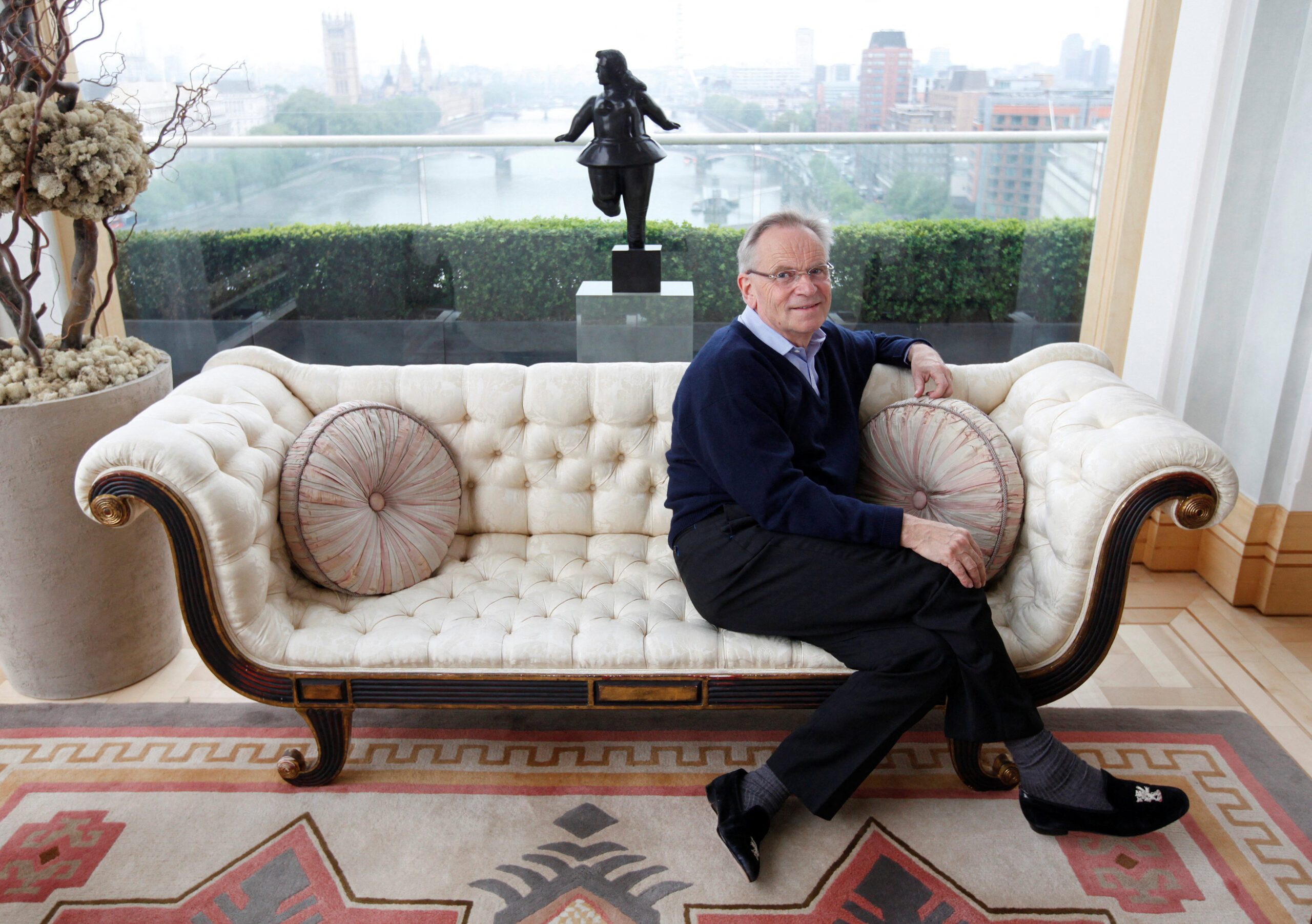 Jeffrey Archer, UK novelist and scandal-plagued politician, dies on eve of final book