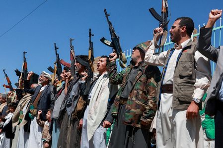 Attacks on Saudi airports kill 3 people, as fighting escalates in Yemen