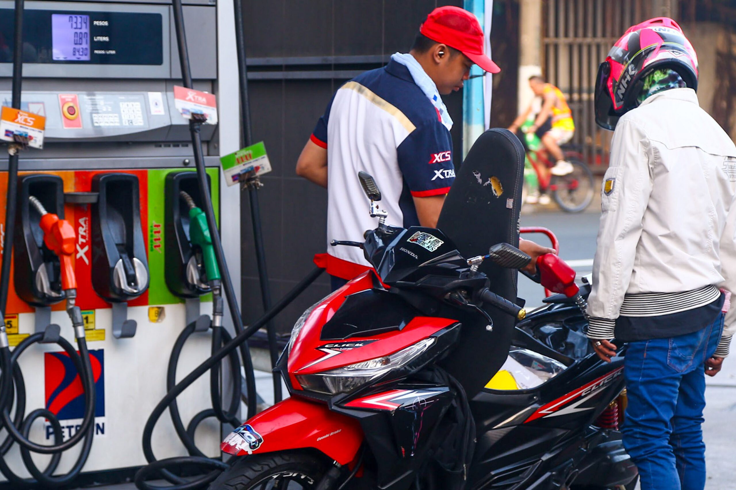 Gasoline prices get a rollback, diesel prices rise again on October 27