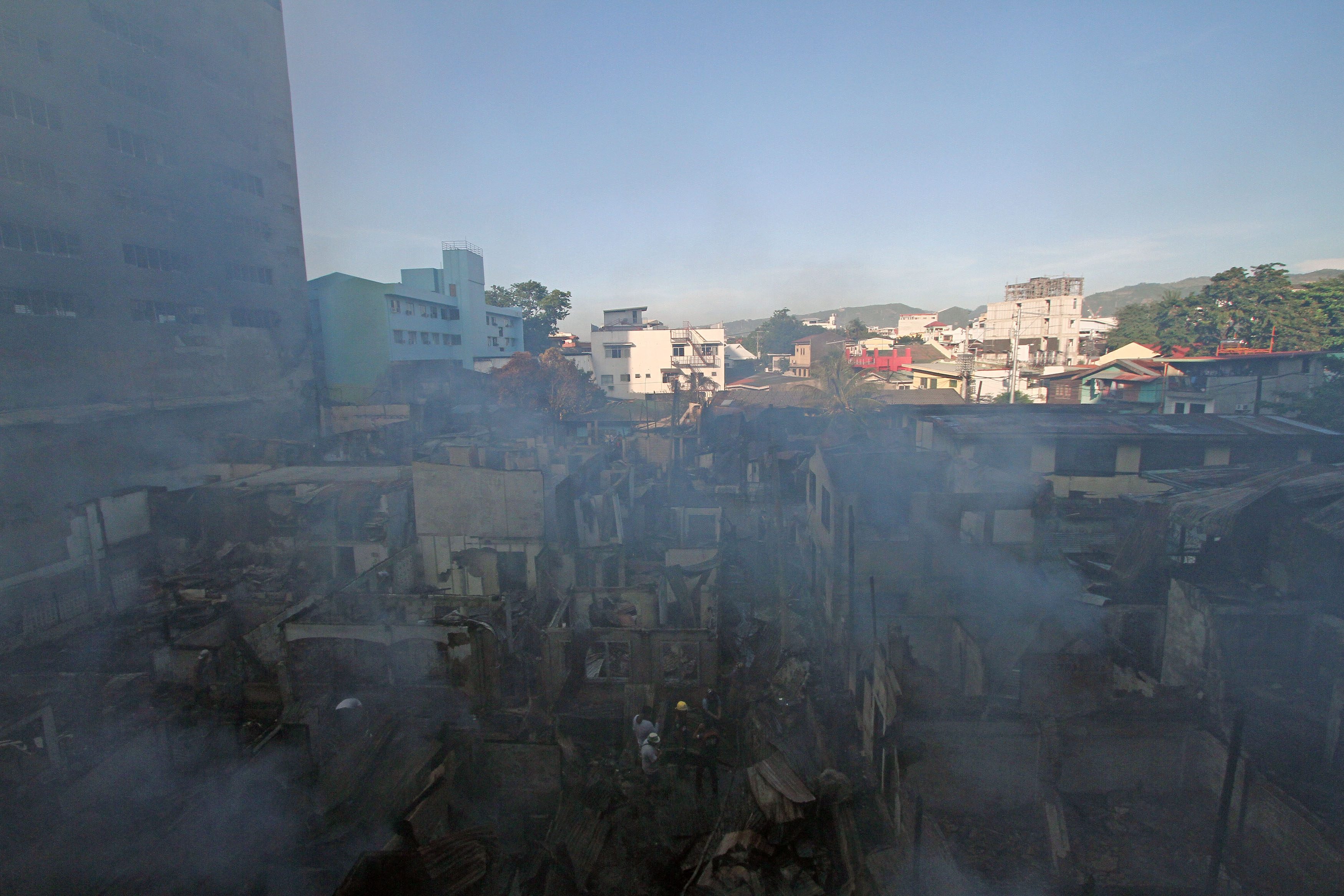 TORCHED. At least 32 houses were destroyed in a pre-dawn dawn fire in Barangay Sambag Uno, Cebu City on October 19, 2019. Photo by Gelo Litonjua/Rappler  