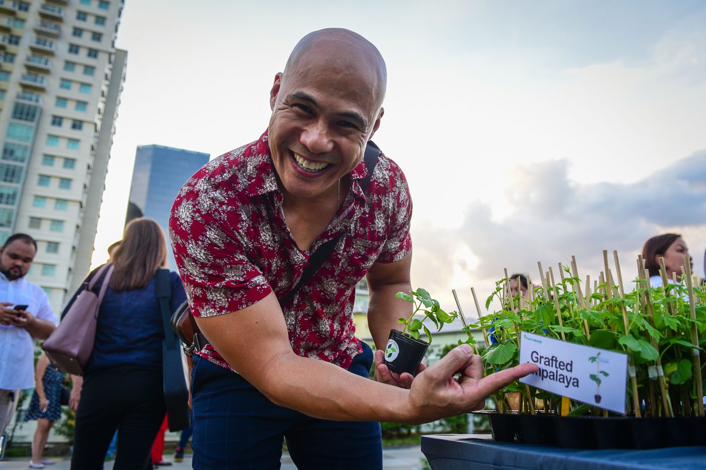 Model and host Rovilson Fernandez had his eye on this plant. Photo by LeAnne Jazul/Rappler 