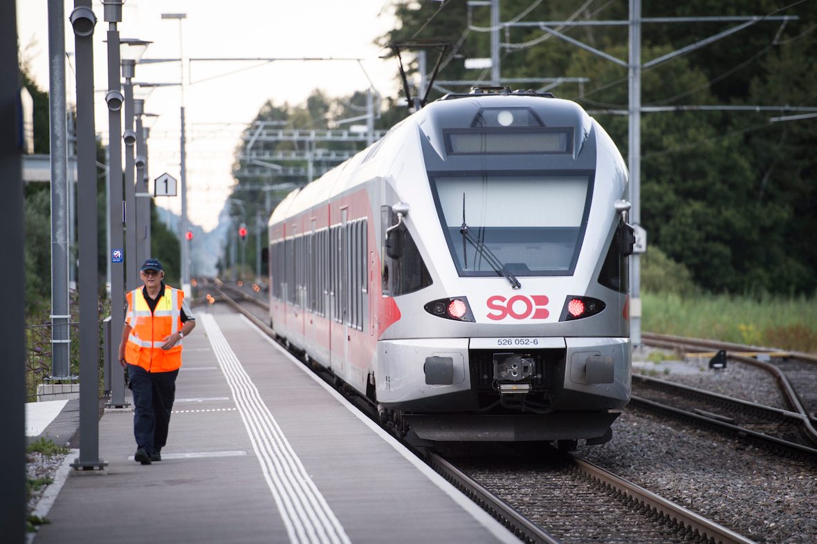 Swiss knifeman sets fire on train, injures 6