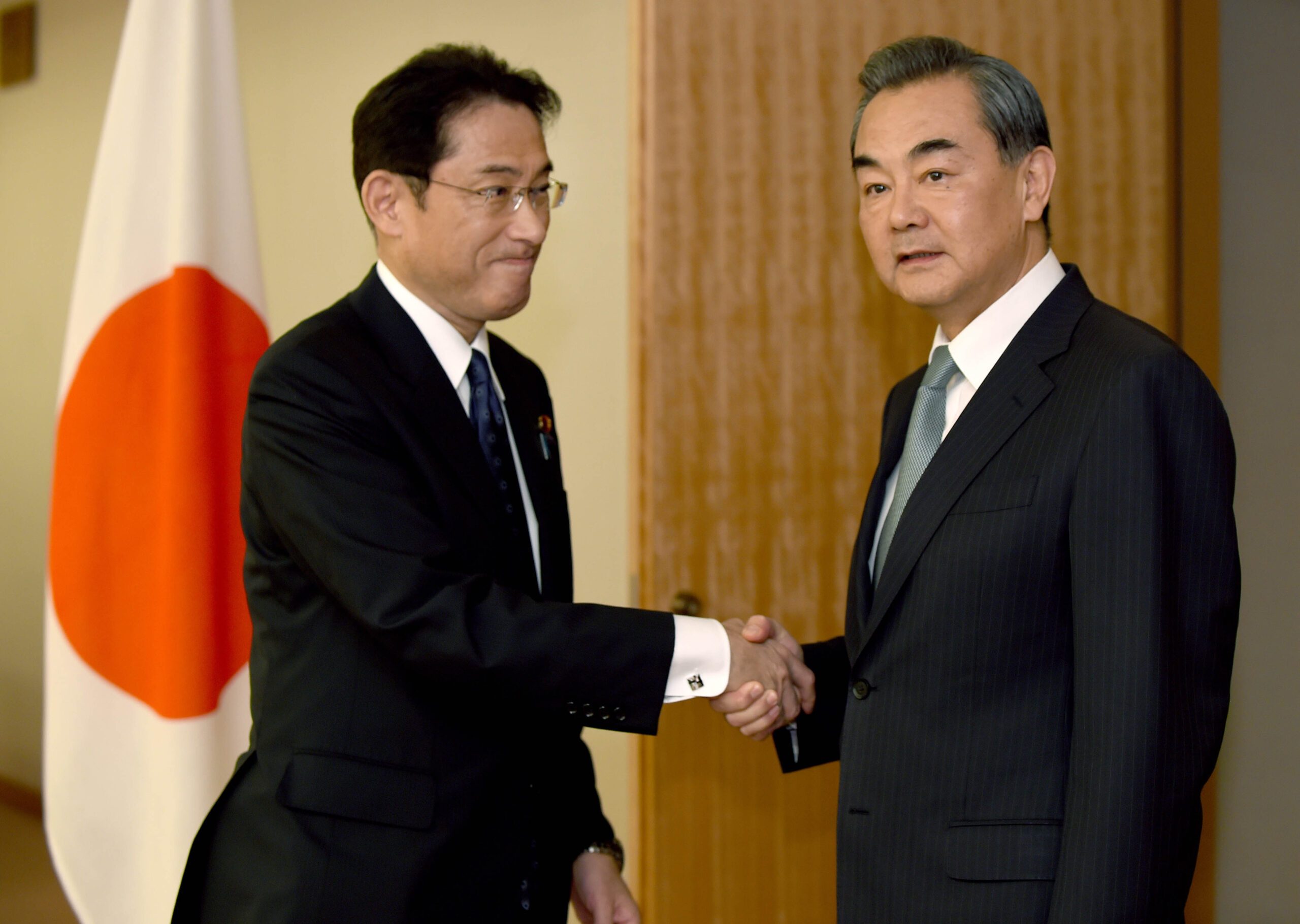 Japan tells China to stop violating territory in East China Sea