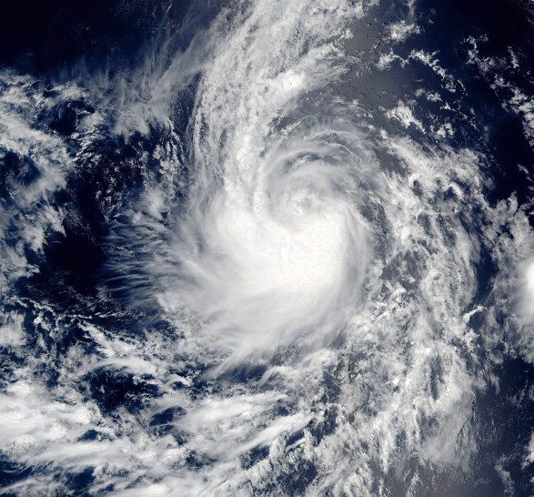 TS Madeline targets Hawaii as Hurricane Lester tears across Pacific