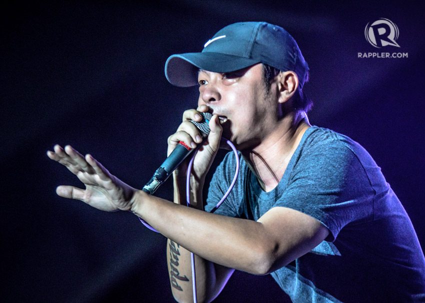CHITO MIRANDA. Fans went wild as the singer, together with his band Parokya ni Edgar, took the stage. Photo by Stephen Lavoie/Rappler.com 