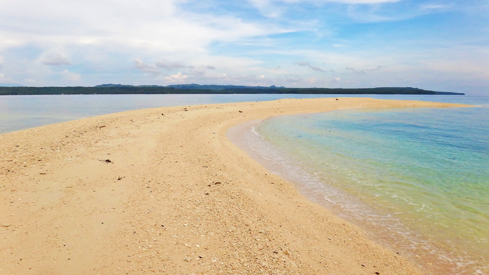 CHANGING SANDBAR. Higatangan Island's sandbar shifts directions and changes color with the time of day. 