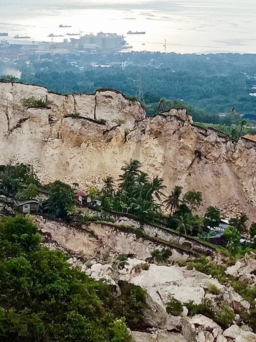AFTERMATH. This photo shows the extent of the landslide. Photo by Querl Panilag 
