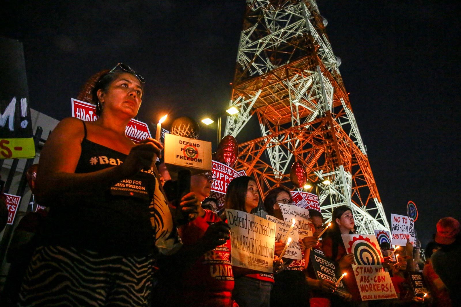 PROTECT DEMOCRACY. Participants of the Red Friday protest hold up candles and signs supporting ABS-CBN. Photo by Jire Carreon/Rappler 