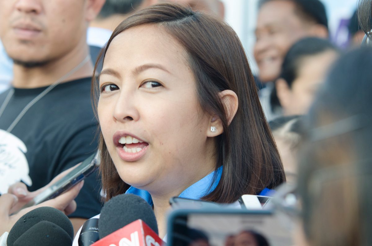In tears, Abby Binay says she’s ‘lone wolf’ in the family