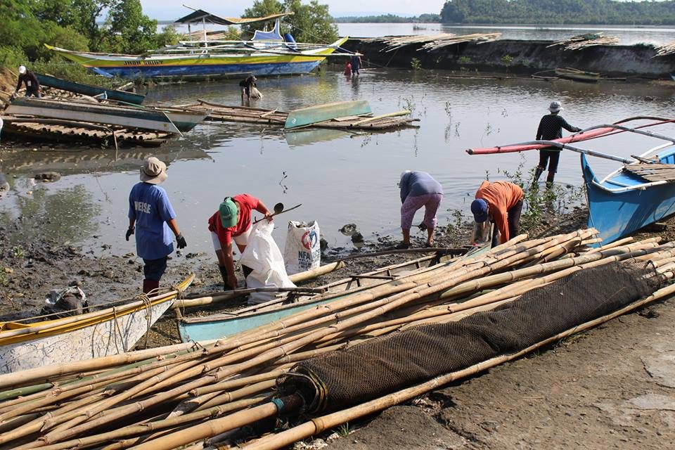 LOOK: Samar town rids coastal waters of plastic waste