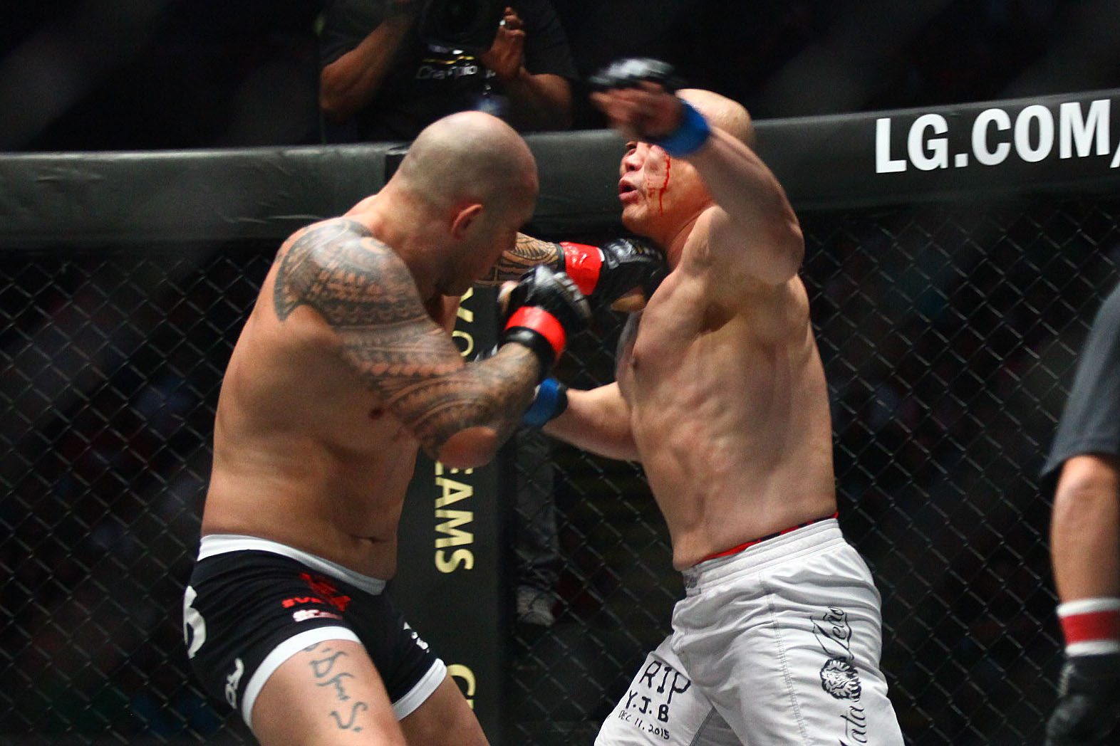 26 SECONDS. Brandon Vera (left) busts open Paul Cheng and knocks him out in just 26 seconds. Photo by Josh Albelda/Rappler 