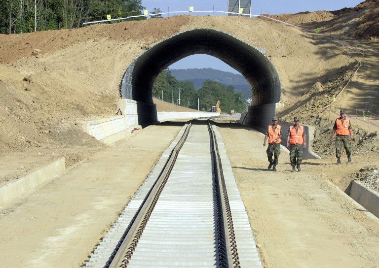Koreas hold talks on connecting railways