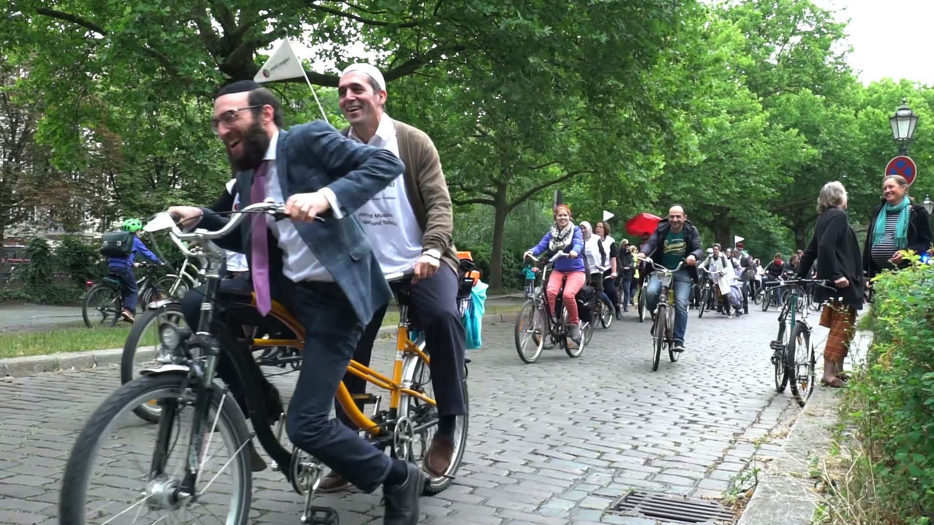 Imams, rabbis ride tandems in Berlin rally for mutual respect