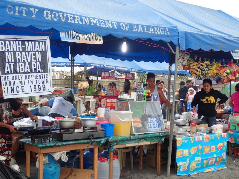 FOOD STALLS. There is also a variety of food available along the beach. 