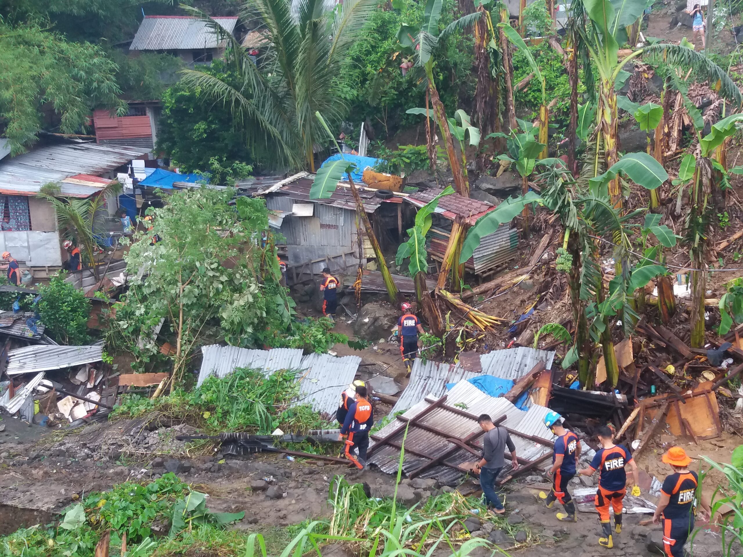 4 killed in Tacloban wall collapse