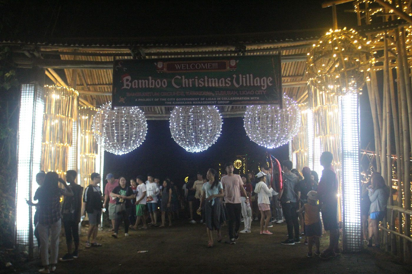 ALL-BAMBOO. Everything is natural in the
Bamboo Christmas village of Kawakawa Natural Park in Ligao City. Photo by Rhaydz B. Barcia/Rappler  