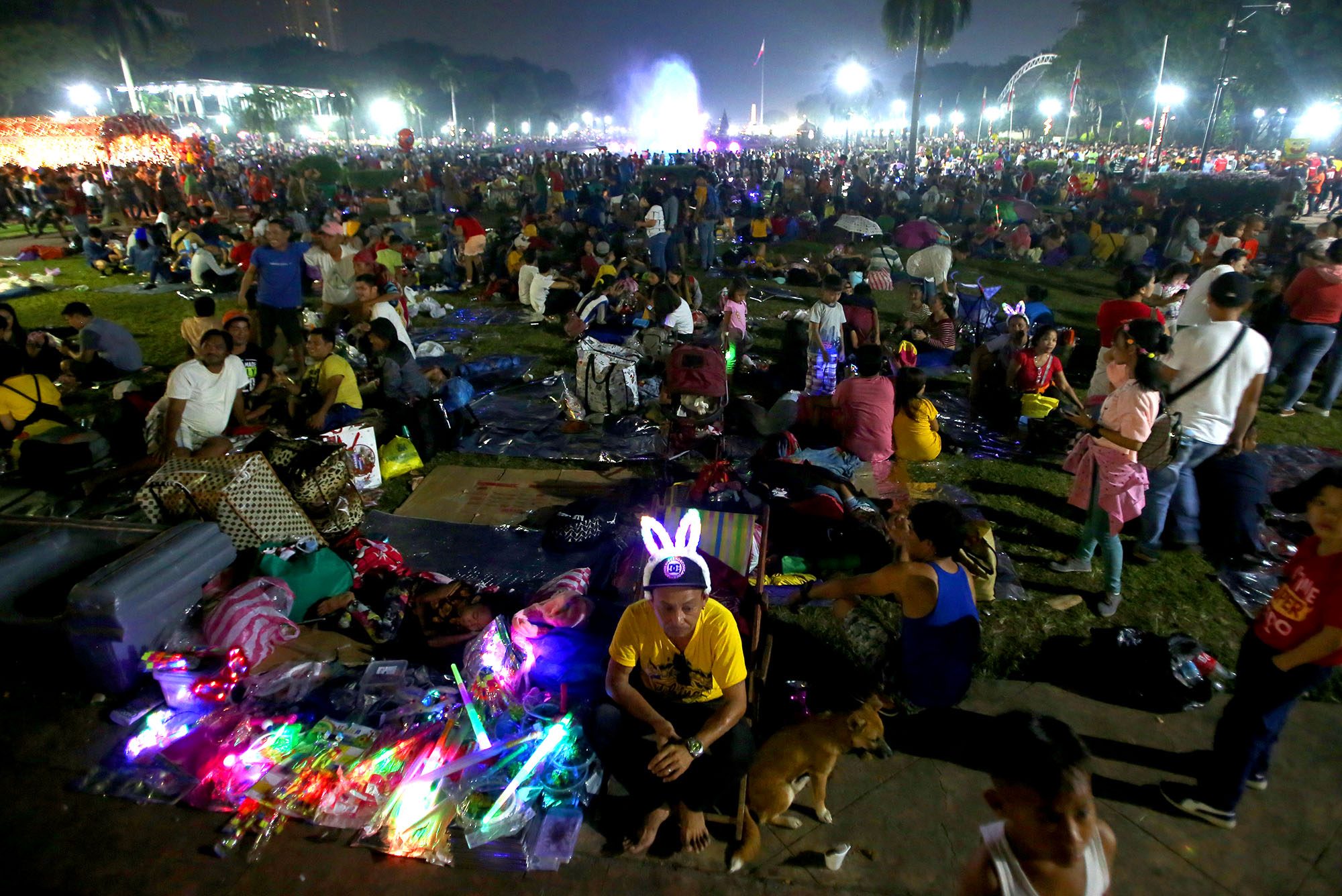 LUNETA. Thousands of visitors spend New Year celebration at Rizal Park in Manila on January 1, 2020. Photo by Inoue Jaena/Rappler 